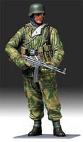 German WWII Infantryman Soldier Plastic Model Military Figure Kit 1/16 Scale #36304