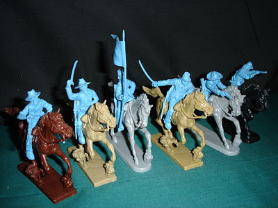 Civil War Union toy soldiers 23 blue plastic Union soldiers & 1 Horse 