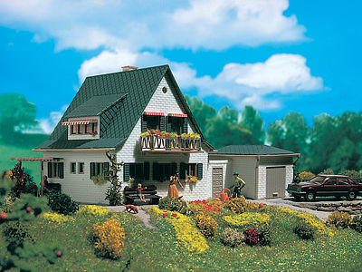 Vollmer House with Garage HO Scale Model Railroad Building #3718