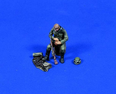 Verlinden German Soldier Resting Resin Model Military Figure Kit 1/35 Scale #0662