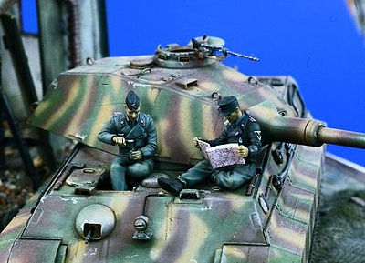 Verlinden Productions German Tankers at Rest -- Resin Model Military Figure Kit -- 1/35 Scale -- #0984