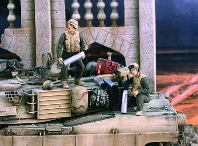 Verlinden US Tankers Handling Ammo Iraq (2) Resin Model Military Figure Kit 1/35 Scale #2378