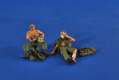 Verlinden Wounded Soldiers Vietnam (2) Resin Model Military Figure Kit 1/35 Scale #2522