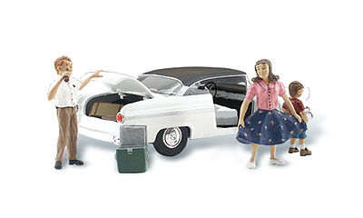 Woodland Pit Stop (Car & Family Figures) HO Scale Model Railroad Figure #as5546