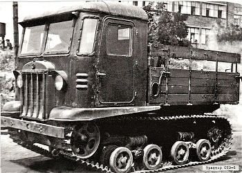 Zvezda Soviet STZ5 Artillery Tractor 1-35