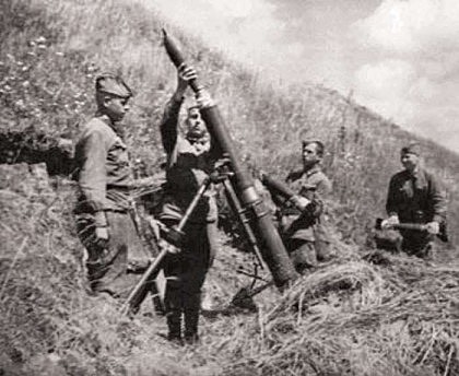 Zvezda #6147 Soviet 120mm Mortar with Crew  1/72