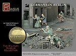 Germans In Berlin 1945 (39) Plastic Model Military Figure 1/72 Scale #7228