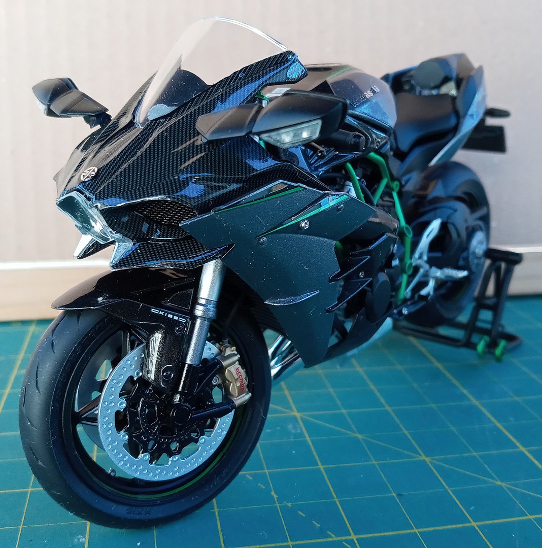 Kawasaki Ninja H Carbon Motorcycle Plastic Model Motorcycle Kit