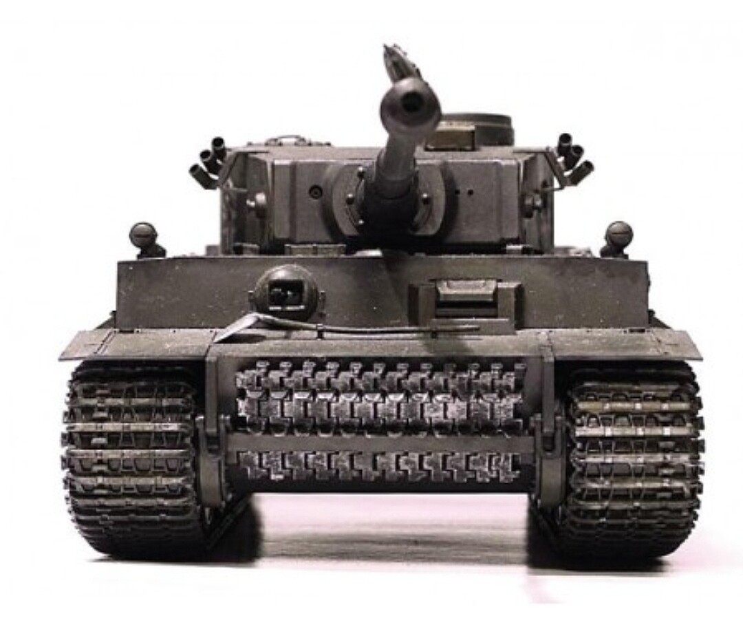 German Tiger I Early Production Tank Plastic Model Tank