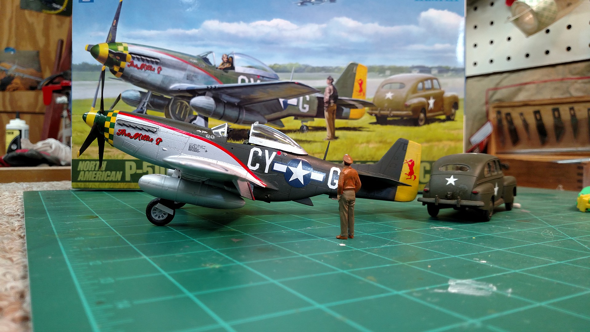 P51D Mustang Fighter Aircraft Staff Car Plastic Model Airplane Kit