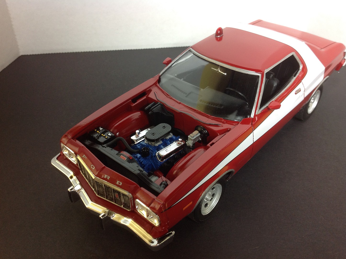 Starsky & Hutch Ford Torino Plastic Model Car Kit 1/25 Scale