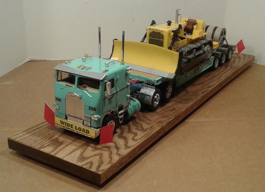 Construction Bulldozer Plastic Model Tractor Kit 1/25 Scale