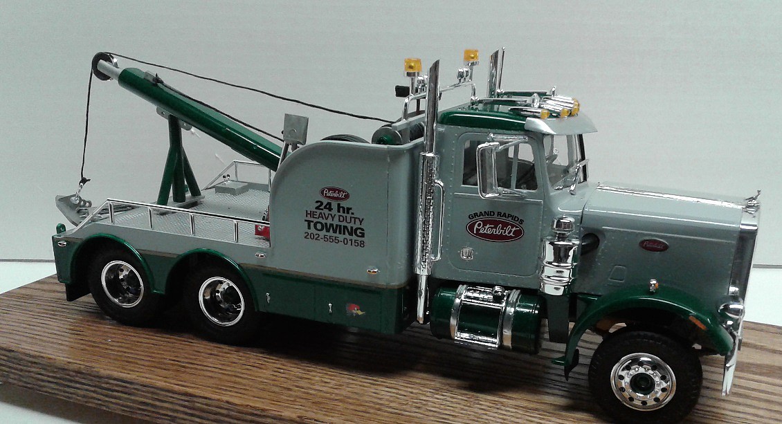 Peterbilt Wrecker Plastic Model Vehicle Kit Scale