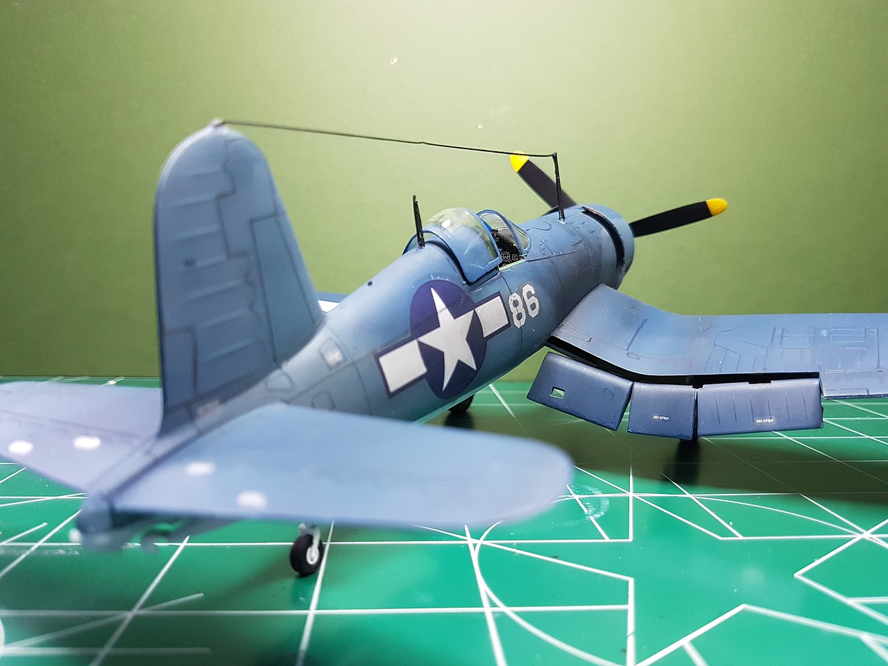 Vought F4U1D Corsair Fighter Aircraft Plastic Model Airplane Kit