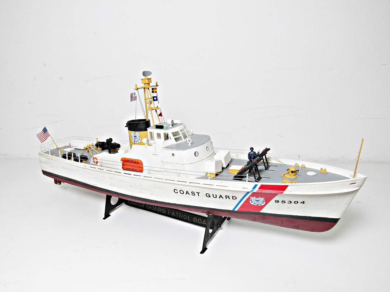 U.S. Coast Guard Patrol Boat Plastic Model Military Ship Kit 1/82 Scale hl21612