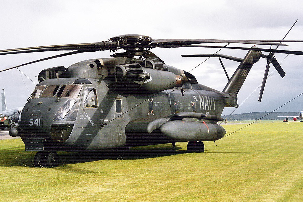 MH-53E Sea Dragon -- Plastic Model Helicopter Kit -- 1/72 Scale