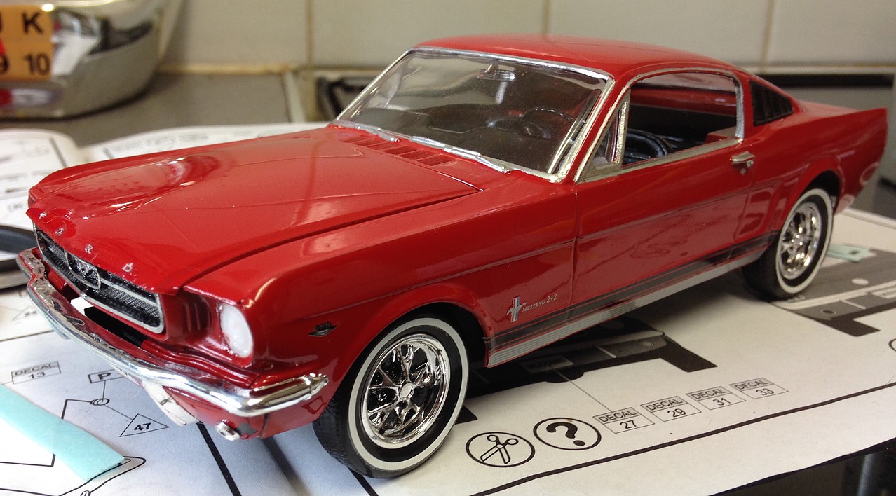 1965 Ford Mustang 2 2 Fastback Plastic Model Car Kit 1 25 Scale 