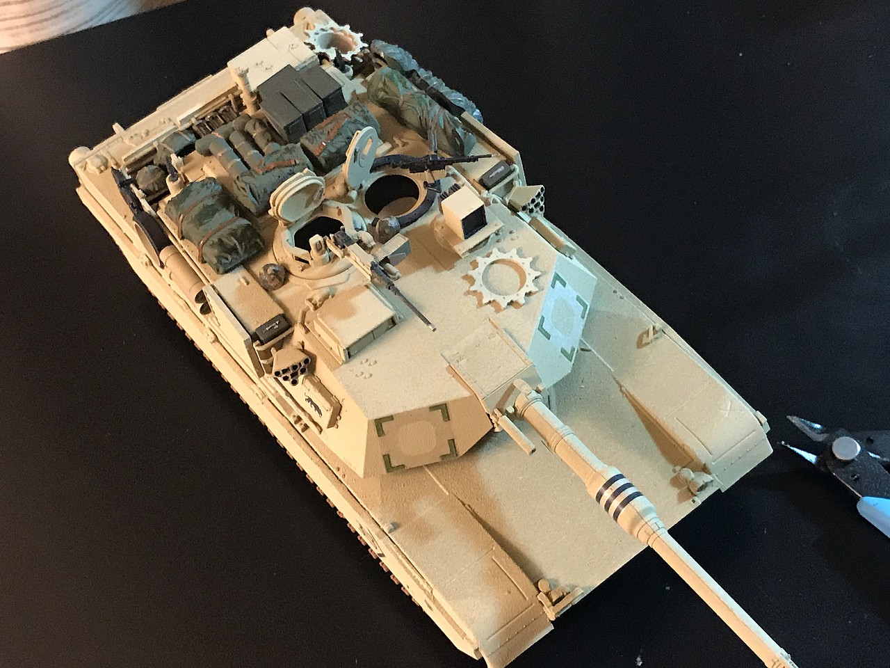 M1A2 Abrams 120mm Gun Tank Plastic Model Military Vehicle Kit 1/