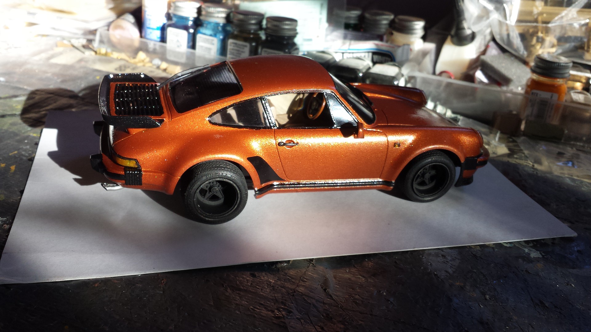 Porsche 911 Turbo 1988 Sportscar Coupe Plastic Model Car Kit 1/24