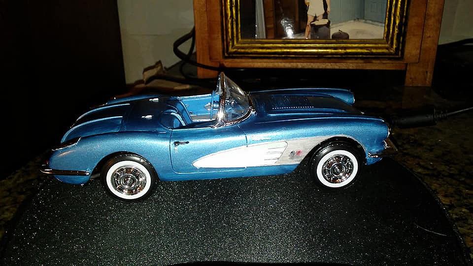 1958 Corvette Roadster Plastic Model Car Kit 125 Scale 07037