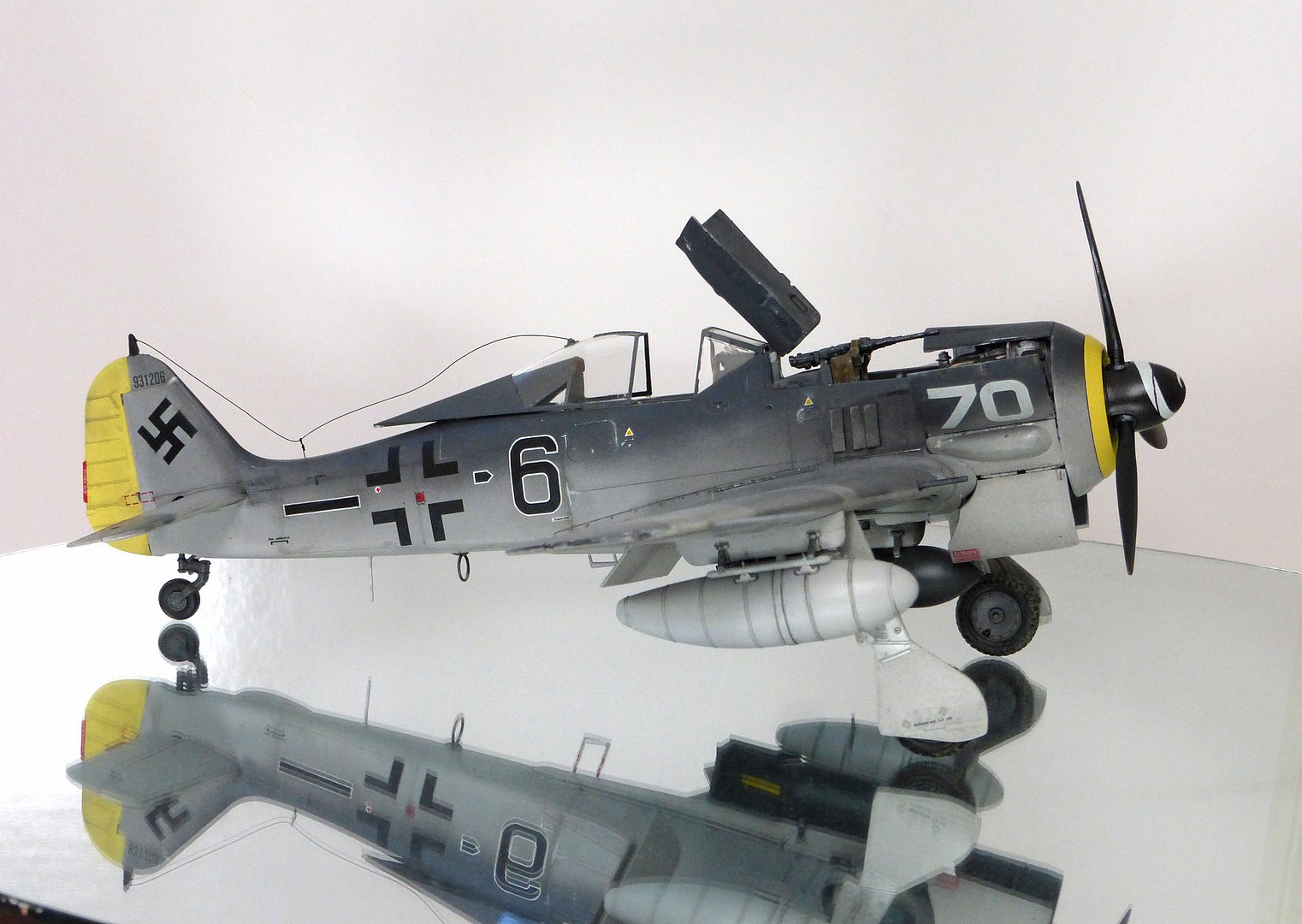 Revell-Germany Focke Wulf Fw190 F-8 Plastic Model Airplane Kit 1/32 Scale #04869