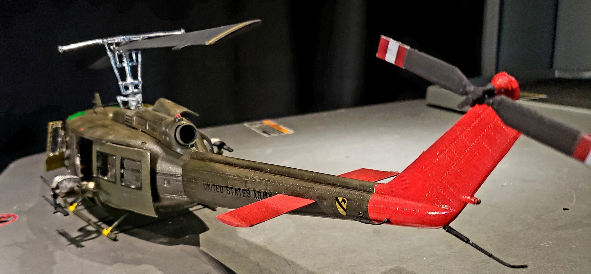 UH1D Huey Gunship Plastic Model Helicopter Kit 1/32 Scale