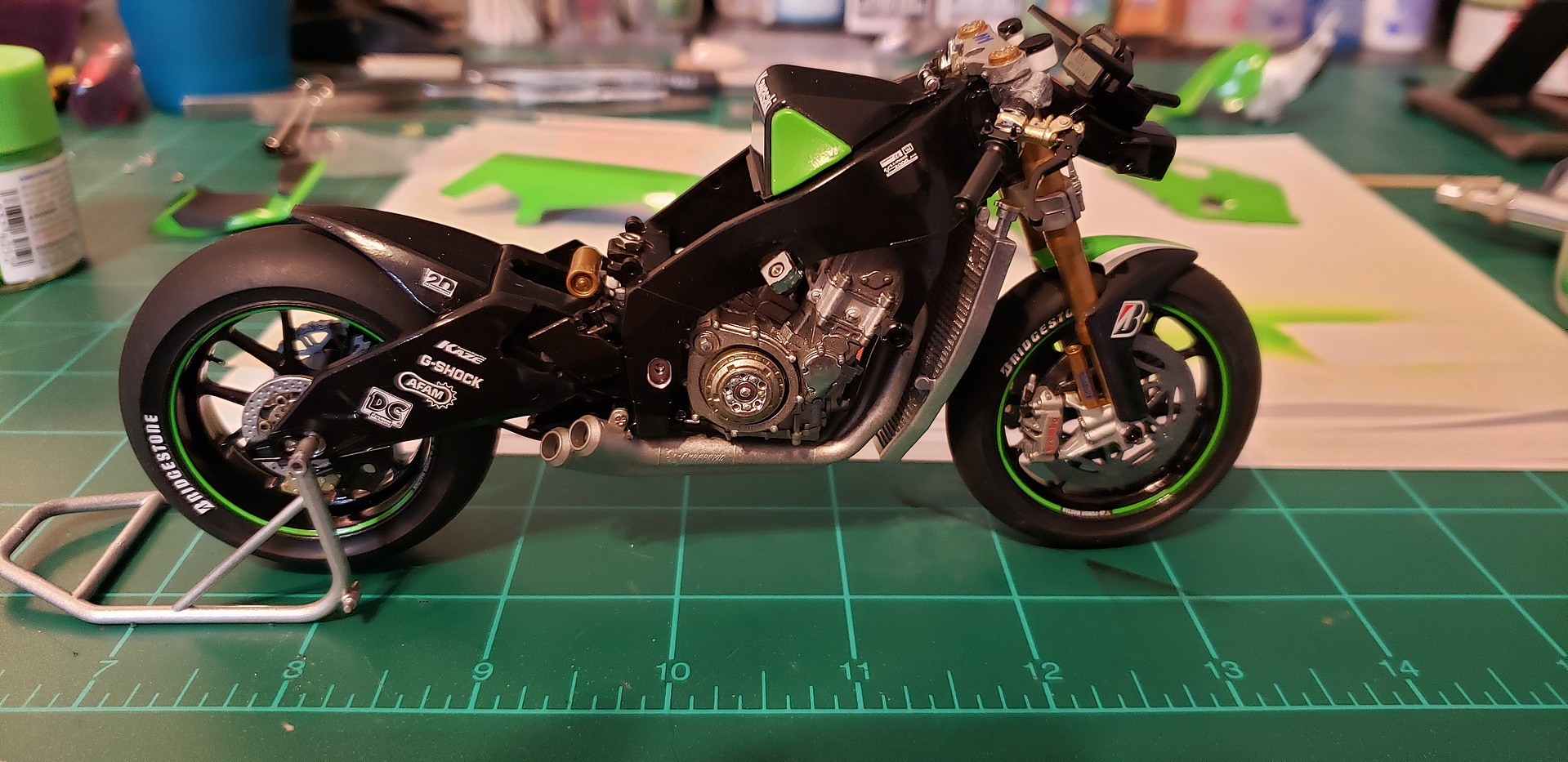 Kawasaki Ninja ZX RR Bike Plastic Model Motorcycle Kit 1 12 Scale