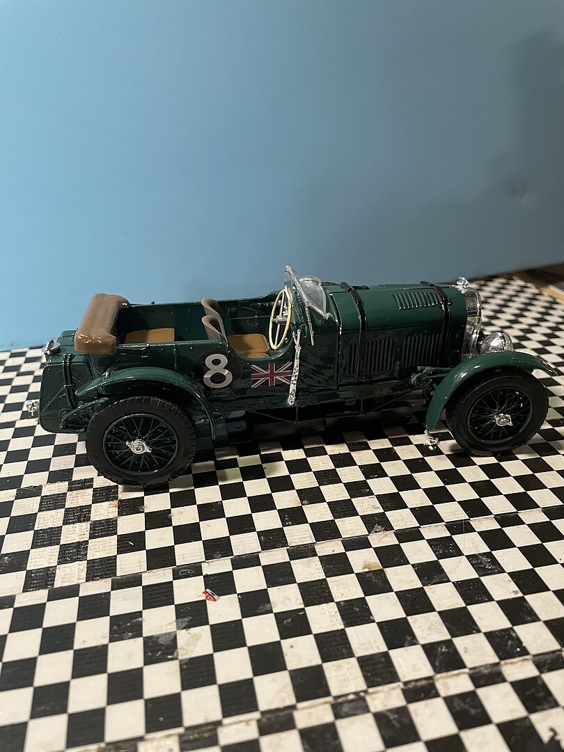 Bentley L Blower Race Car Plastic Model Car Kit Scale