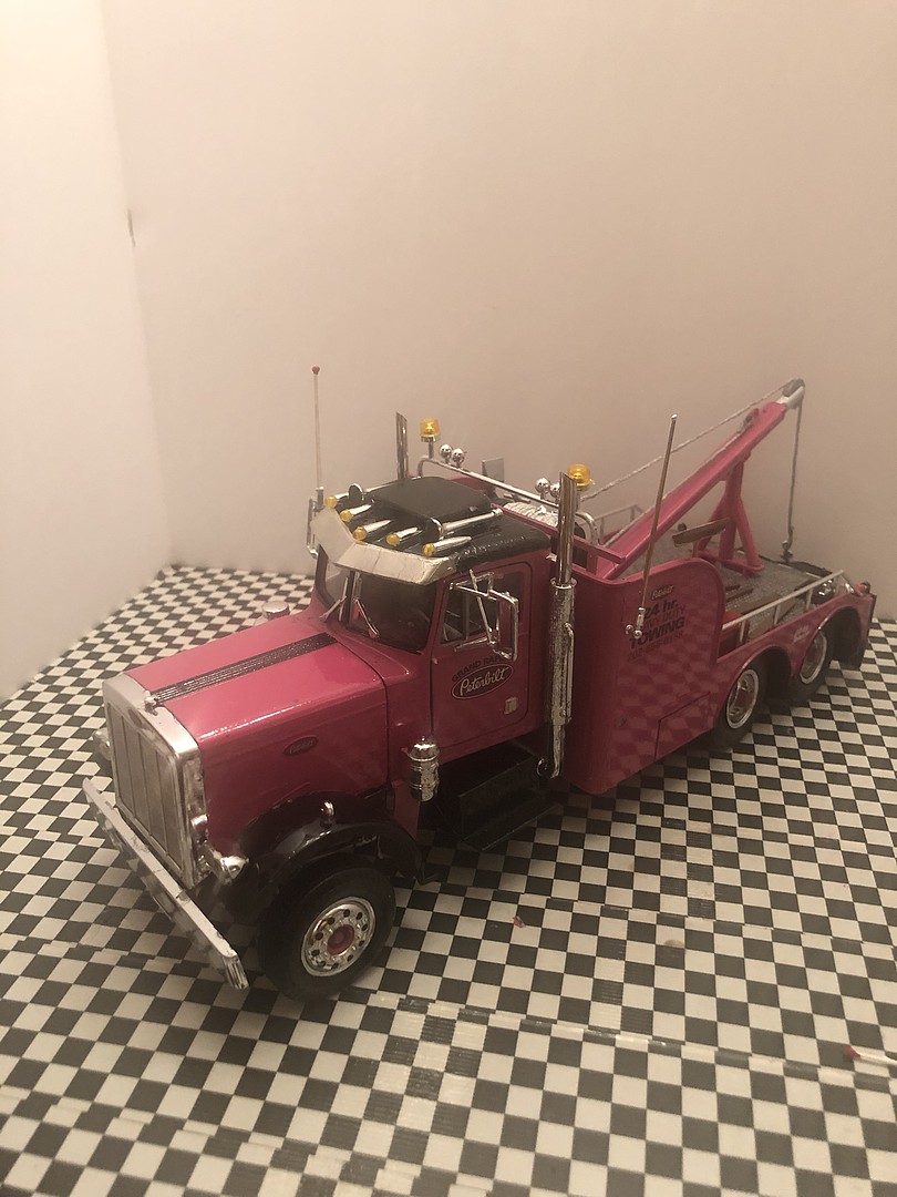 Peterbilt Wrecker Plastic Model Vehicle Kit Scale