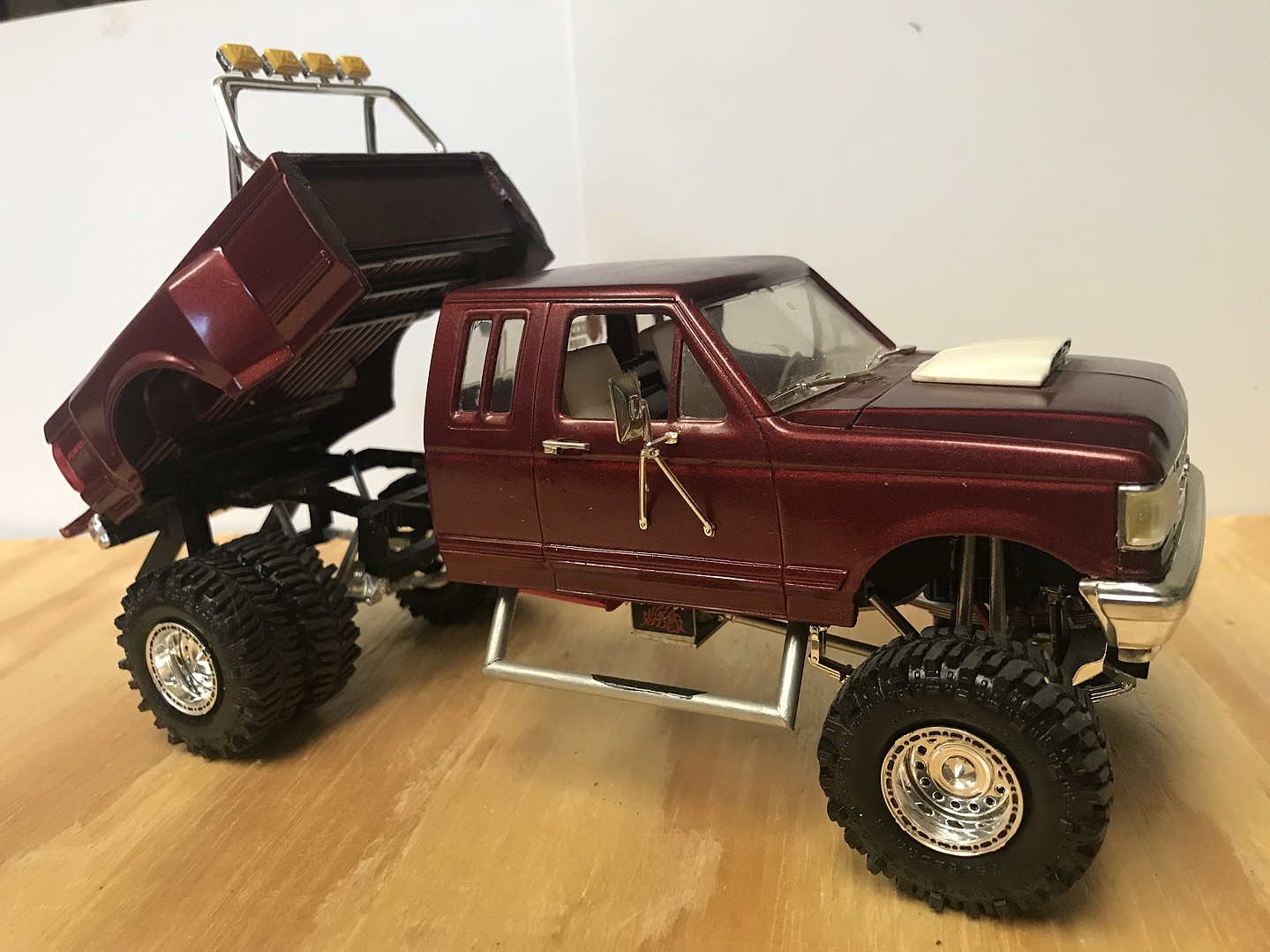 1991-ford-f-350-dually-plastic-model-truck-kit-1-24-scale