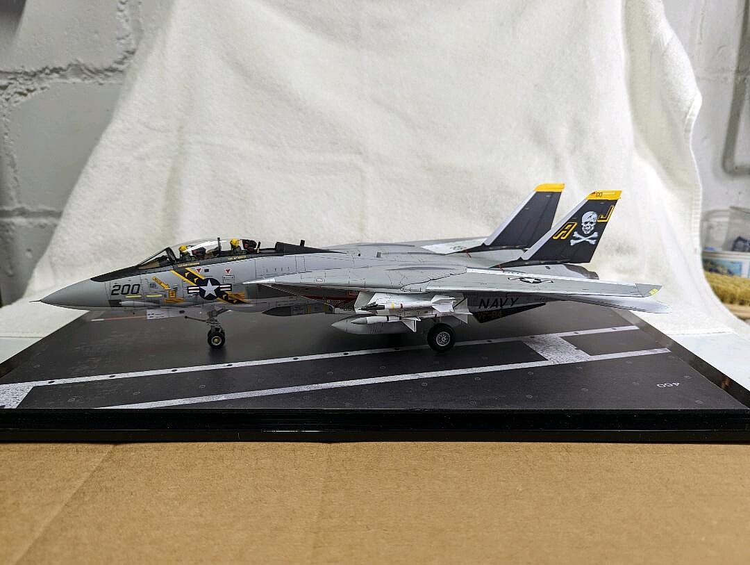 Grumman F 14A Tomcat Plastic Model Military Vehicle Kit 1 48