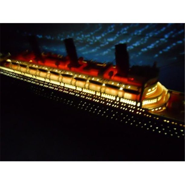 RMS Titanic Ocean Liner W LED Lighting Plastic Model Military Ship