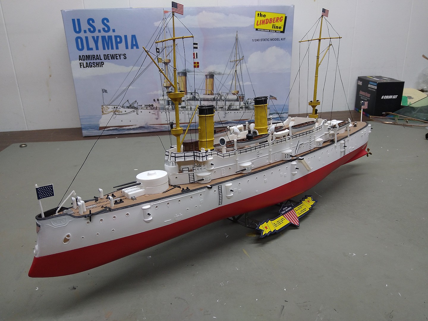 LND 1:240 USS Olympia Plastic Model Kit 402 LND402 Lindberg 