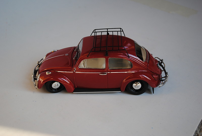1966 Volkswagen Beetle VW BUG Plastic Model Car Kit 1/24 Scale