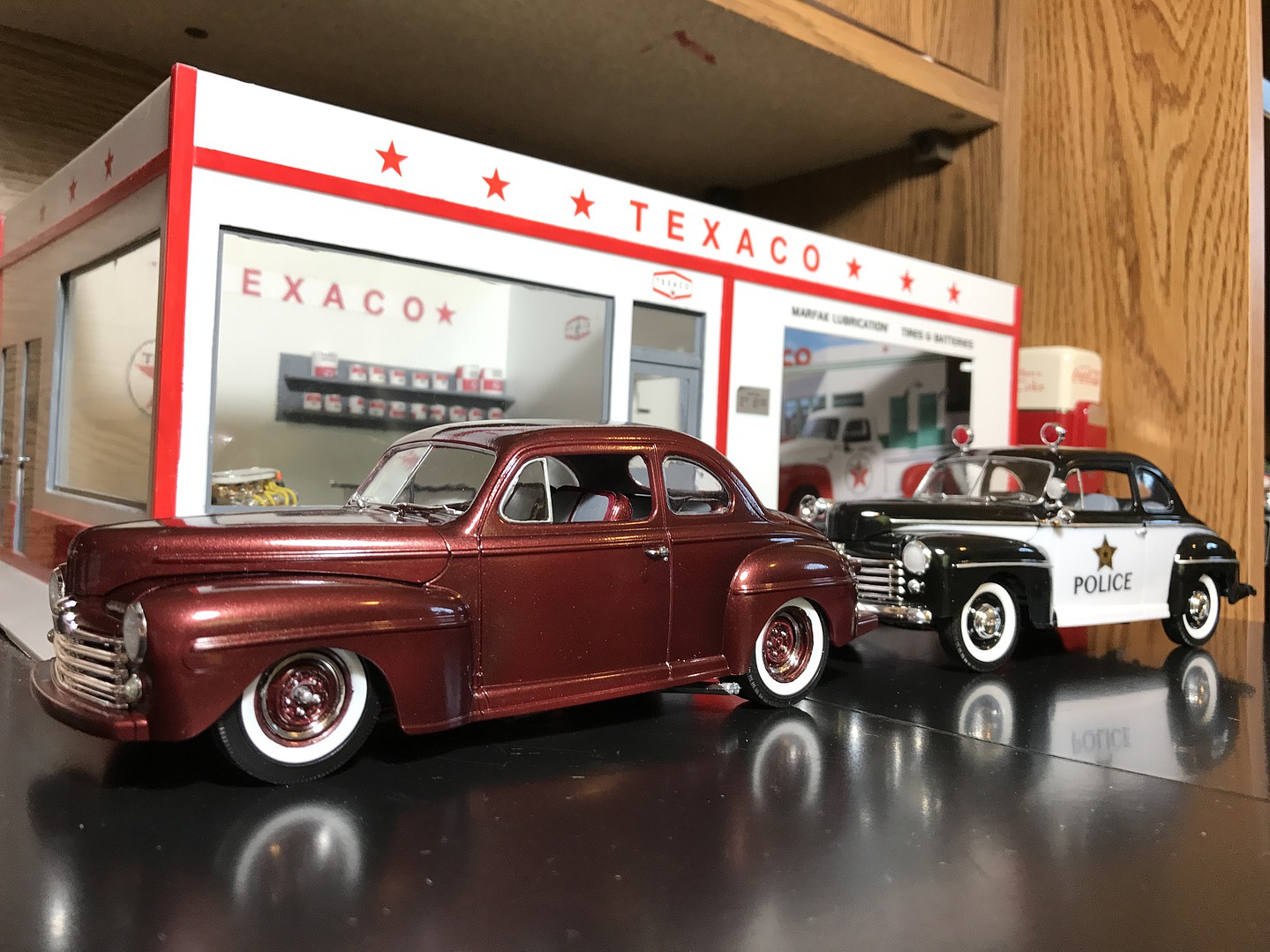 1948 Ford Police Coupe 2n1 Plastic Model Car Kit 1/25 Scale