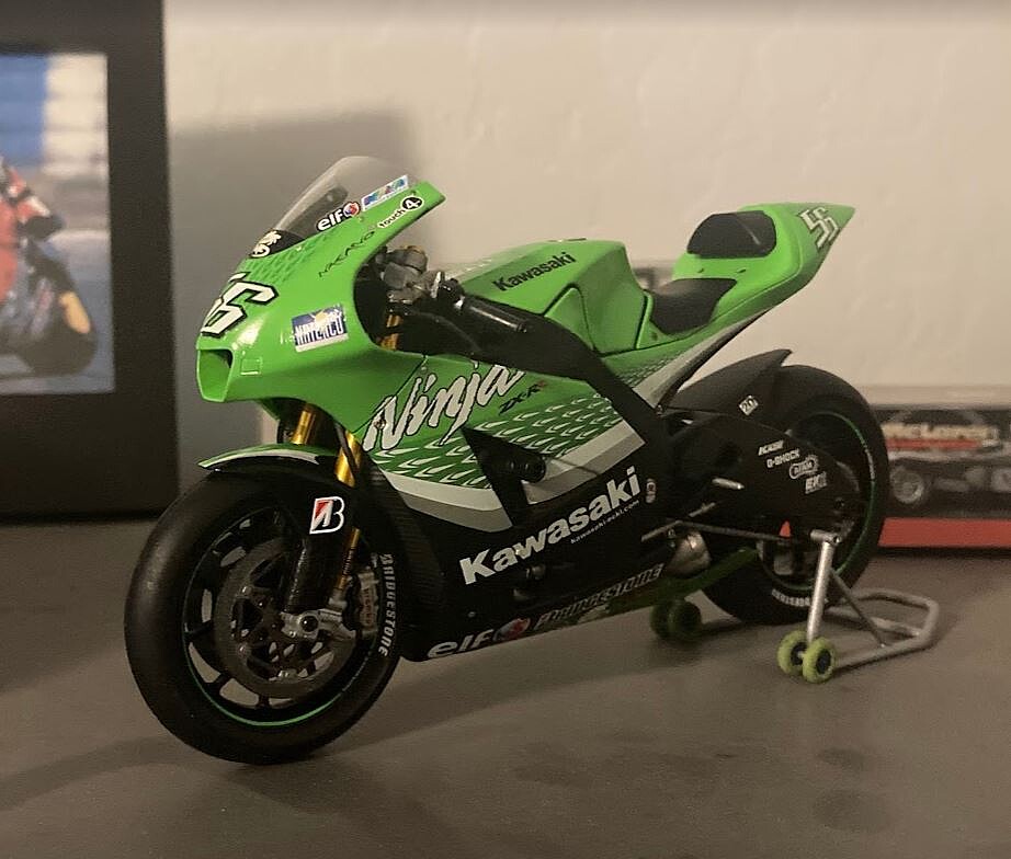 Kawasaki Ninja ZX RR Bike Plastic Model Motorcycle Kit 1 12 Scale