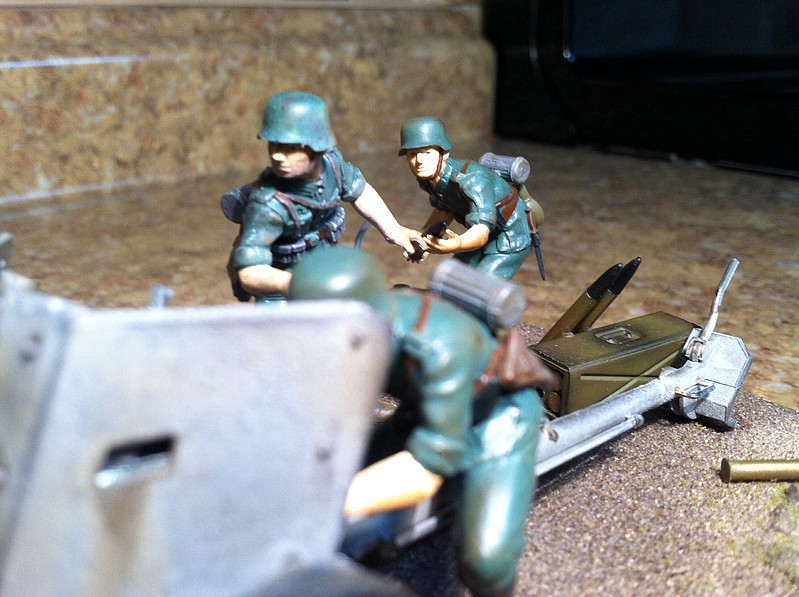 Tamiya German 75mm Anti-Tank Gun Plastic Model Military Diorama Kit 1/35 Scale #35047