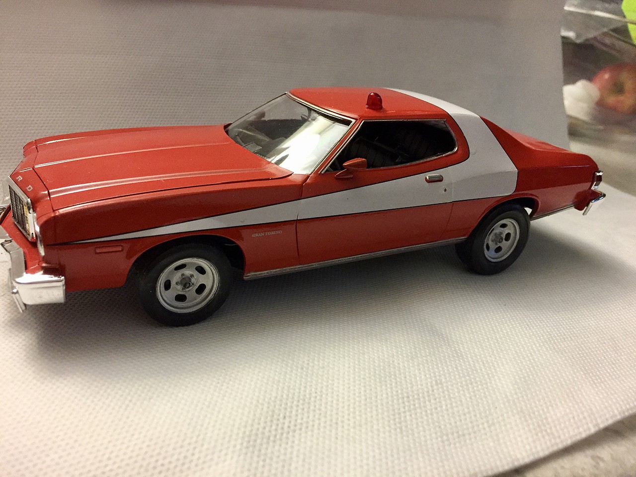 Starsky & Hutch Ford Torino Plastic Model Car Kit 1/25 Scale