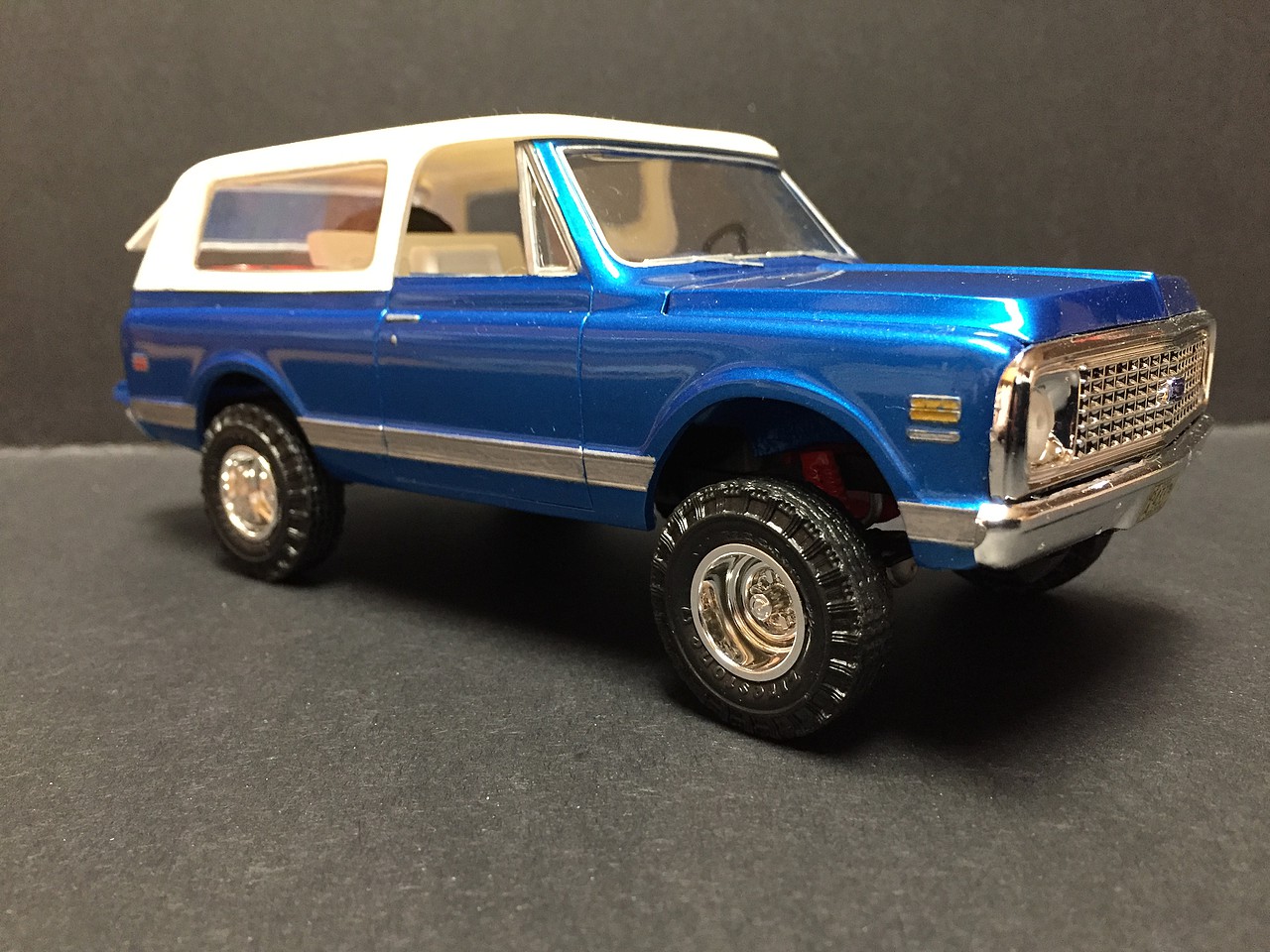 1-25-1972-crew-chief-chevy-blazer-plastic-model-truck-kit-1-25