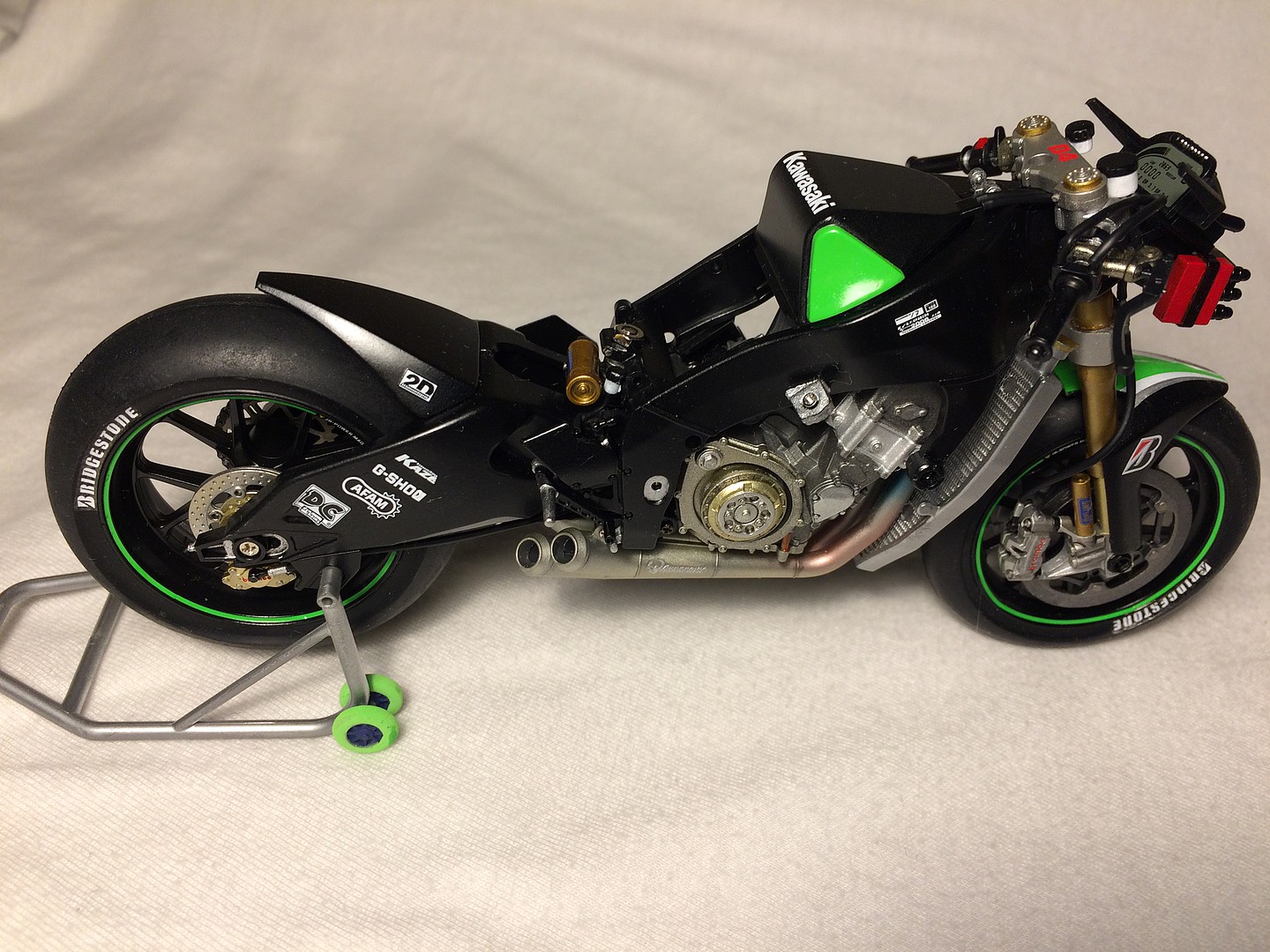 Kawasaki Ninja ZX RR Bike Plastic Model Motorcycle Kit 1 12 Scale