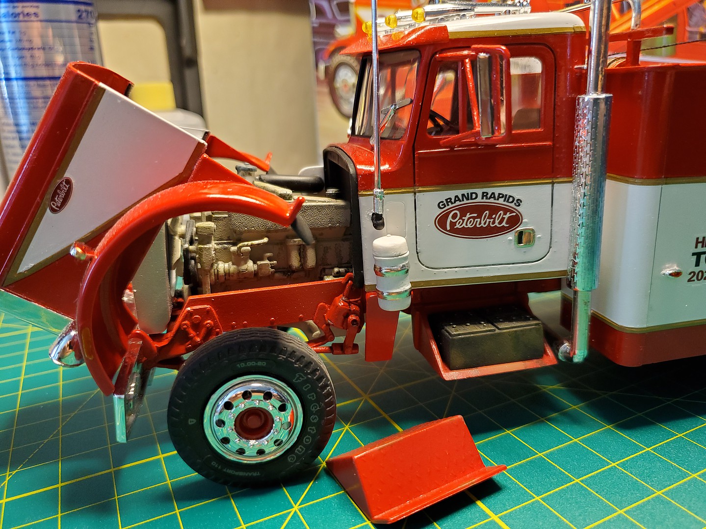 Peterbilt Wrecker Plastic Model Vehicle Kit Scale