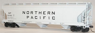Accurail 47 3-Bay Center Flow Covered Hopper Northern Pacific HO Scale Model Train Freight Car #2031
