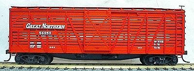 Accurail 40 Wood Stock Car - Kit (Plastic) - Great Northern HO Scale Model Train Freight Car #4702