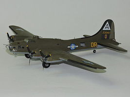Academy B17F Memphis Belle Aircraft Plastic Model Airplane Kit 1/72 Scale #12495