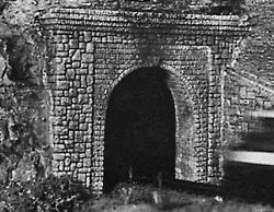AIM Single-Track Tunnel Portal - Random Stone N Scale Model Railroad Scenery #212