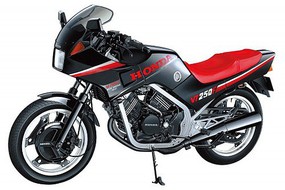 Aoshima 1984 Honda MC08 VT250F Motorcycle Plastic Model Motorcycle Kit 1/12 Scale #63231