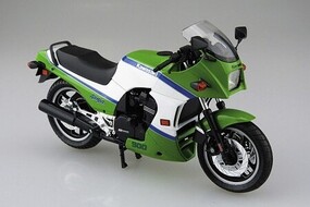 Aoshima 1985 Kawasaki GPZ900R Ninja Motorcycle Plastic Model Motorcycle Kit 1/12 Scale #64993