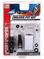 Auto-World 4 Gear Deluxe Pit Kit w/Tradesman Van