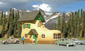 Bachmann Resin Shoe House Kit HO Scale Model Railroad Building #35209