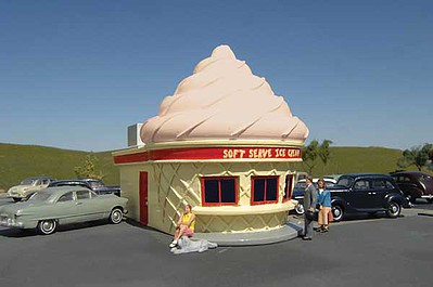 Bachmann Ice Cream Stand (Chocolate) HO Scale Model Railroad Building #35211